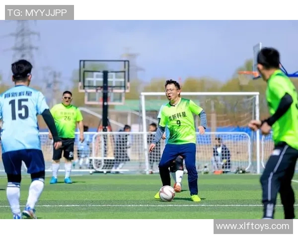 父子同场竞技展风采足球明星传承魅力与荣耀